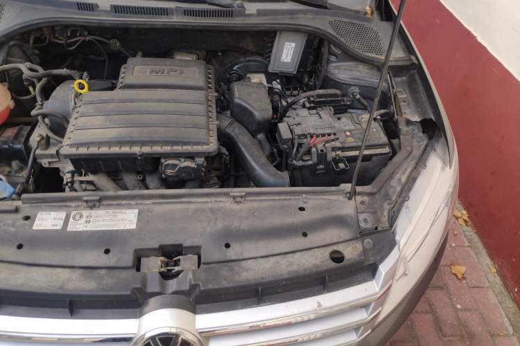 Used Volkswagen Santana 2013 1.6L Automatic Comfort Edition Engine Bay Left