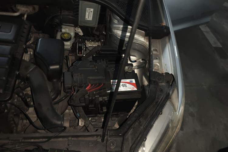 Used Volkswagen Santana 2013 1.6L Automatic Comfort Edition Engine Bay Left