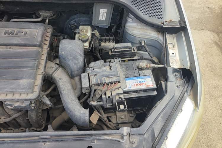 Used Volkswagen Santana 2013 1.6L Automatic Comfort Edition Engine Bay Left