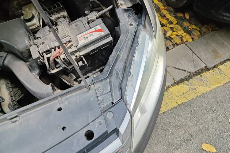Used Volkswagen Santana 2013 1.6L Manual Comfort Edition Engine Bay Left