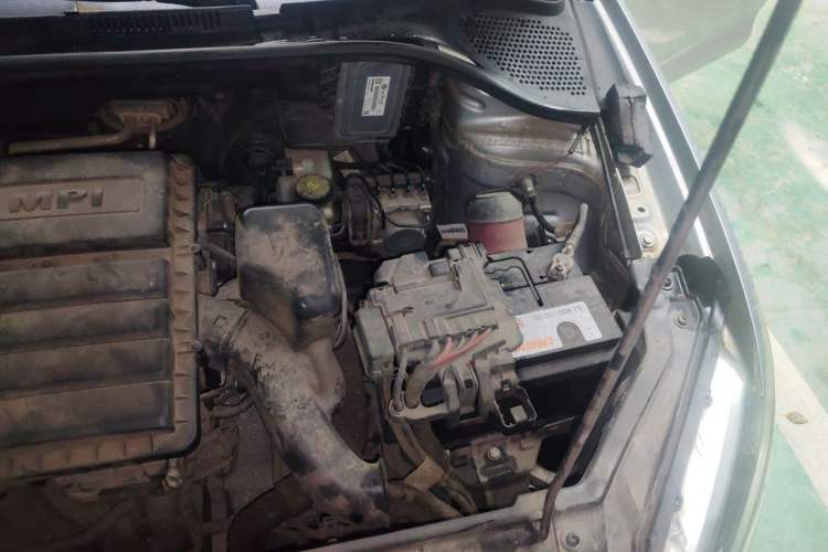 Used Volkswagen Santana 2013 1.4L Manual Fashion Edition Engine Bay Left