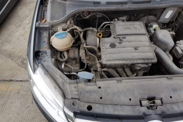 Used Volkswagen Santana 2013 1.6L Manual Fashion Edition Engine Bay Right