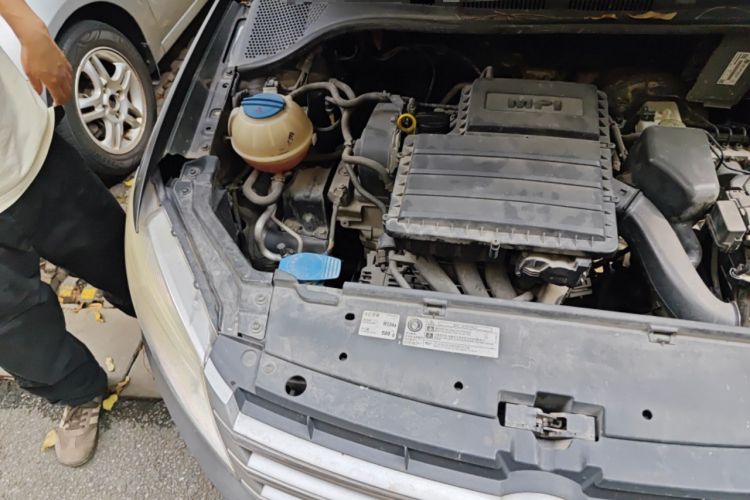 Used Volkswagen Santana 2013 1.6L Manual Comfort Edition Engine Bay Right