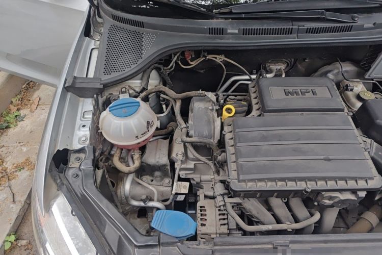 Used Volkswagen Santana 2013 1.6L Automatic Fashion Edition Engine Bay Right