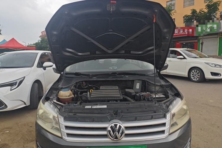 Used Volkswagen Santana 2013 1.6L Manual Fashion Edition Engine Bay