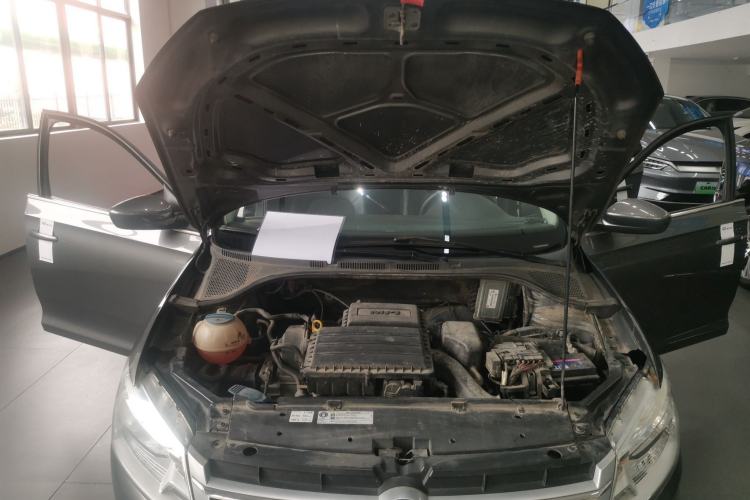 Used Volkswagen Santana 2013 1.6L Automatic Comfort Edition Engine Bay