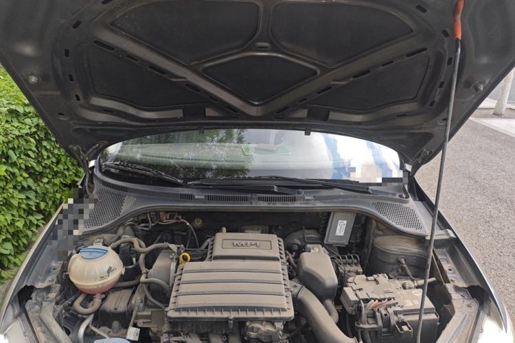 Used Volkswagen Santana 2013 1.6L Manual Fashion Edition Engine Bay