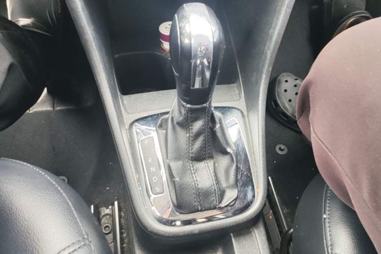 Used Volkswagen Santana 2013 1.6L Automatic Comfort Edition Gear Lever