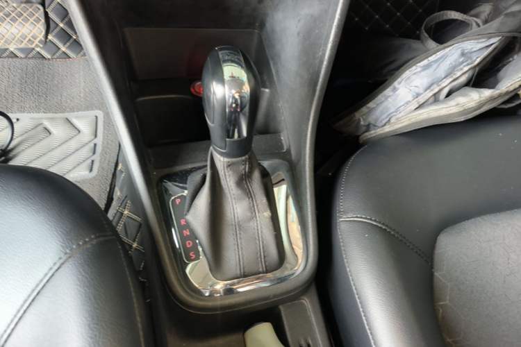 Used Volkswagen Santana 2013 1.6L Automatic Comfort Edition Gear Lever