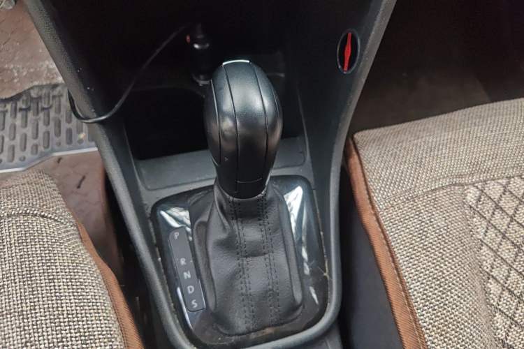 Used Volkswagen Santana 2013 1.6L Automatic Fashion Edition Gear Lever
