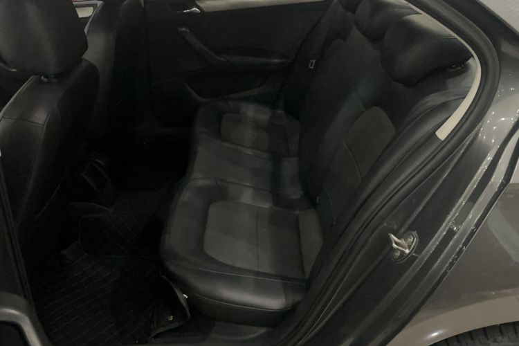 Used Volkswagen Santana 2013 1.6L Automatic Comfort Edition Interior 1
