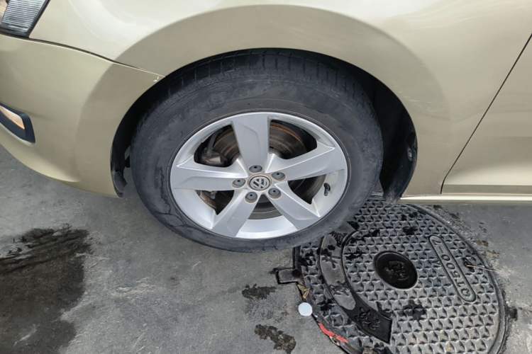 Used Volkswagen Santana 2013 1.6L Automatic Comfort Edition Left Front Wheel Hub