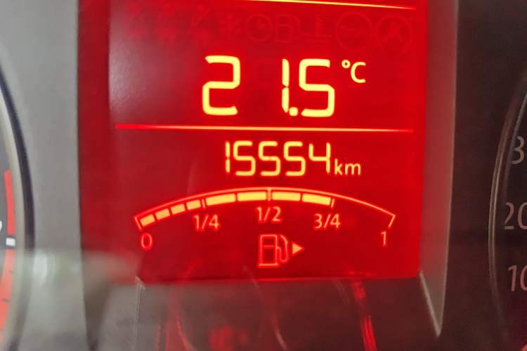Used Volkswagen Santana 2013 1.6L Automatic Fashion Edition Odometer Close Up