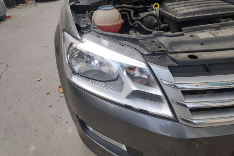 Used Volkswagen Santana 2013 1.6L Automatic Comfort Edition Right Front Headlight