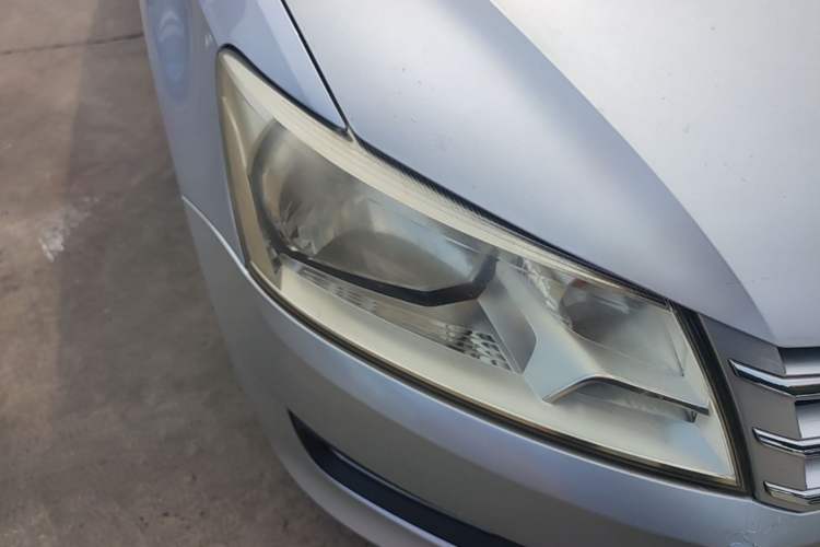 Used Volkswagen Santana 2013 1.6L Automatic Comfort Edition Right Front Headlight