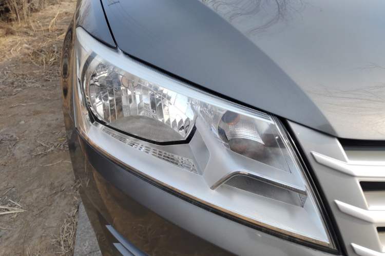 Used Volkswagen Santana 2013 1.4L Manual Fashion Edition Right Front Headlight