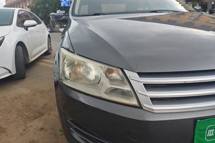 Used Volkswagen Santana 2013 1.6L Manual Fashion Edition Right Front Headlight