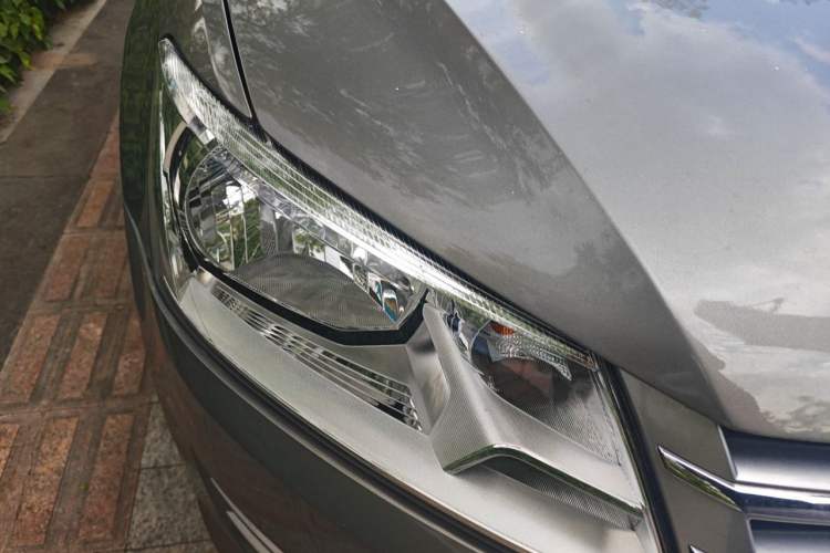Used Volkswagen Santana 2013 1.6L Manual Fashion Edition Right Front Headlight