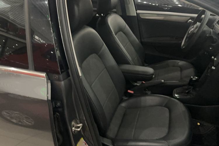 Used Volkswagen Santana 2013 1.6L Automatic Comfort Edition Right Front Seat