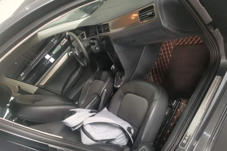 Used Volkswagen Santana 2013 1.6L Automatic Comfort Edition Right Front Seat