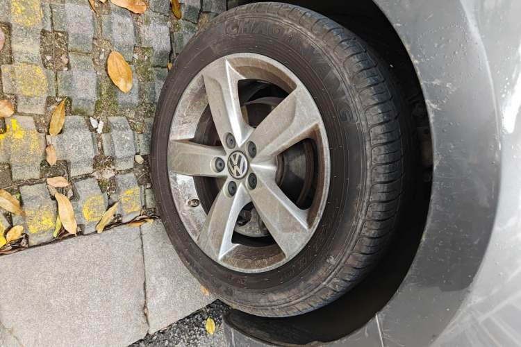 Used Volkswagen Santana 2013 1.6L Manual Comfort Edition Right Front Wheel Hub