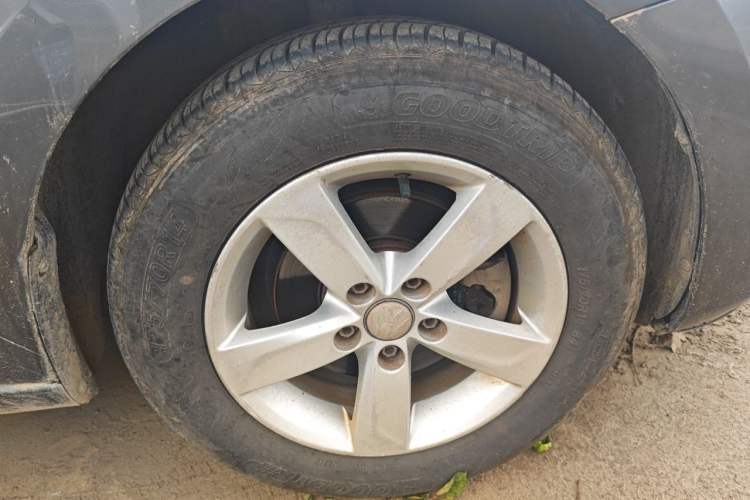 Used Volkswagen Santana 2013 1.6L Manual Fashion Edition Right Front Wheel Hub