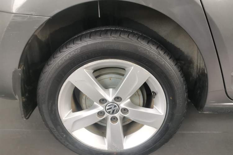 Used Volkswagen Santana 2013 1.6L Automatic Comfort Edition Right Rear Wheel Hub