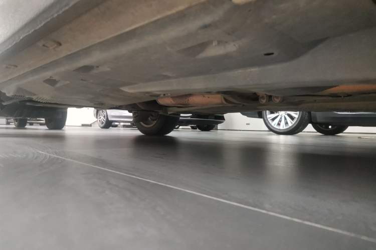 Used Volkswagen Santana 2013 1.6L Automatic Comfort Edition Right Side Sill