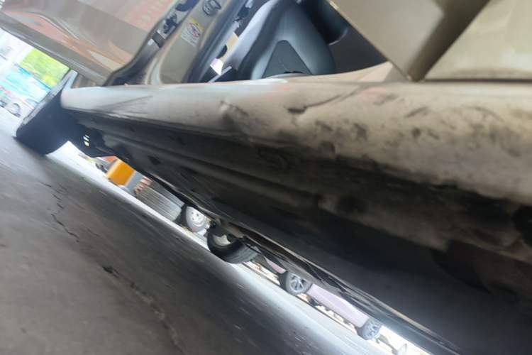 Used Volkswagen Santana 2013 1.6L Automatic Comfort Edition Right Side Sill
