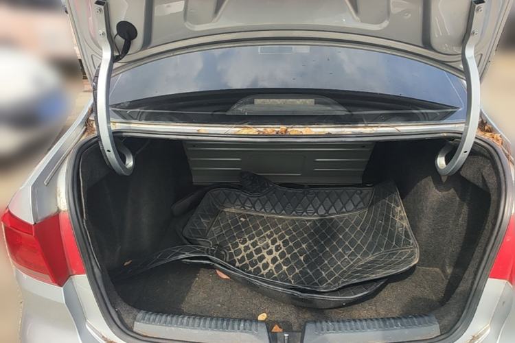 Used Volkswagen Santana 2013 1.6L Automatic Comfort Edition Trunk