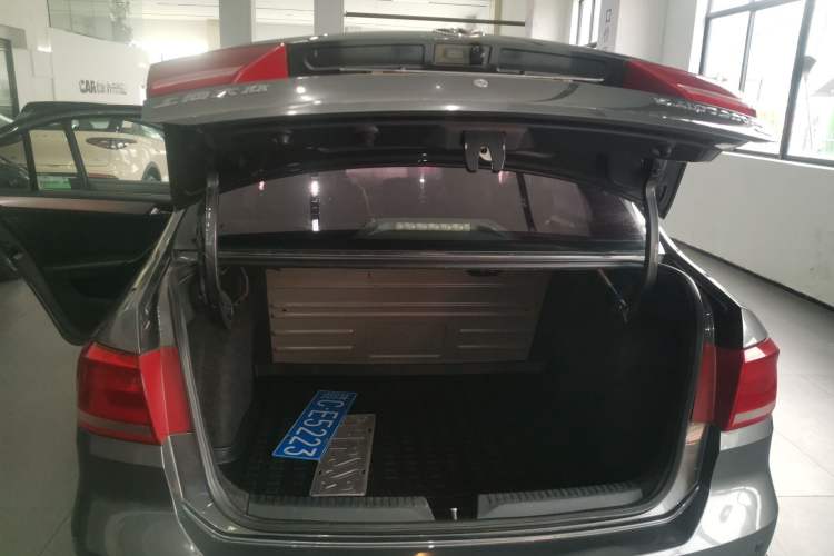 Used Volkswagen Santana 2013 1.6L Automatic Comfort Edition Trunk