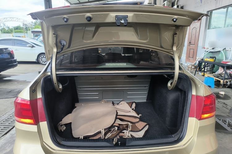 Used Volkswagen Santana 2013 1.6L Automatic Comfort Edition Trunk