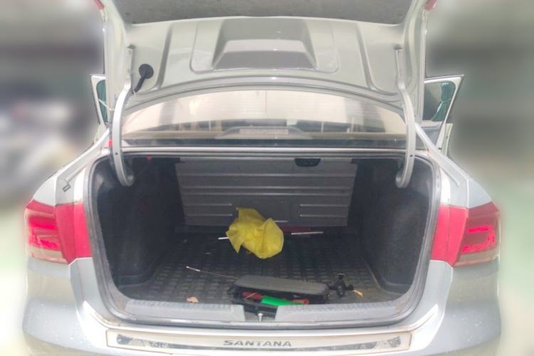 Used Volkswagen Santana 2013 1.4L Manual Fashion Edition Trunk