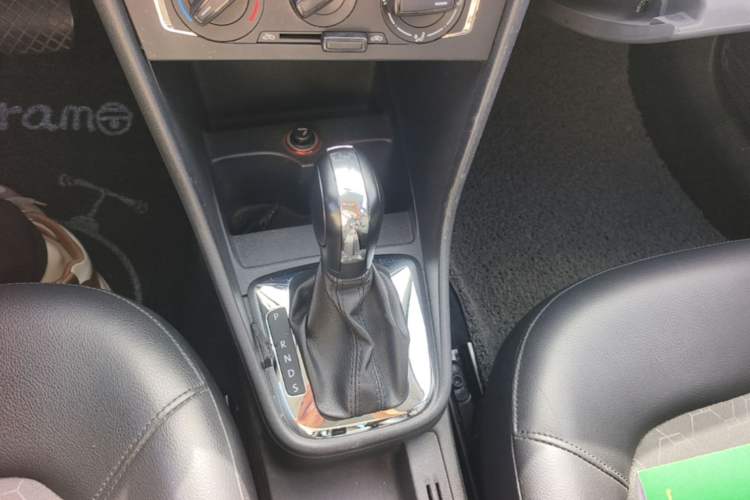 Used Volkswagen Santana 2013 1.6L Automatic Comfort Edition Gear Lever