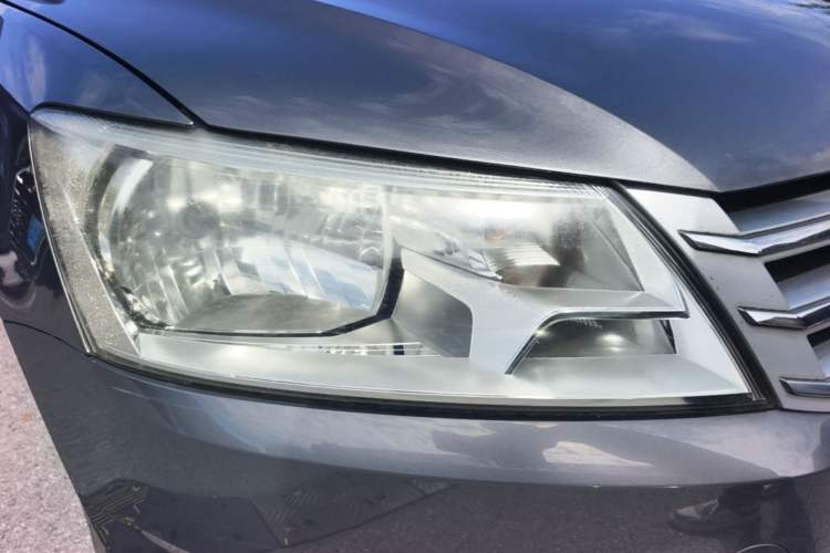 Used Volkswagen Santana 2013 1.6L Automatic Comfort Edition Right Front Headlight