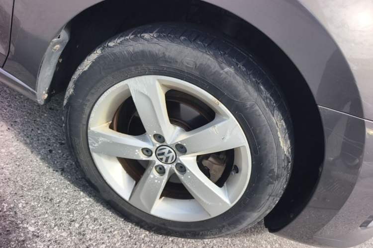 Used Volkswagen Santana 2013 1.6L Automatic Comfort Edition Right Front Wheel Hub