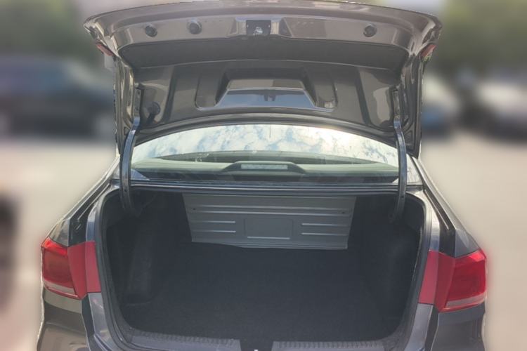 Used Volkswagen Santana 2013 1.6L Automatic Comfort Edition Trunk