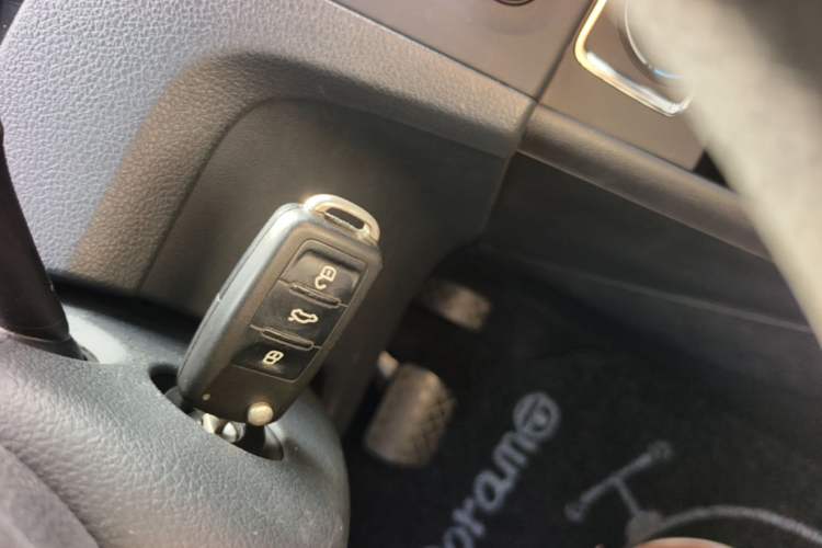 Used Volkswagen Santana 2013 1.6L Automatic Comfort Edition Vehicle Key