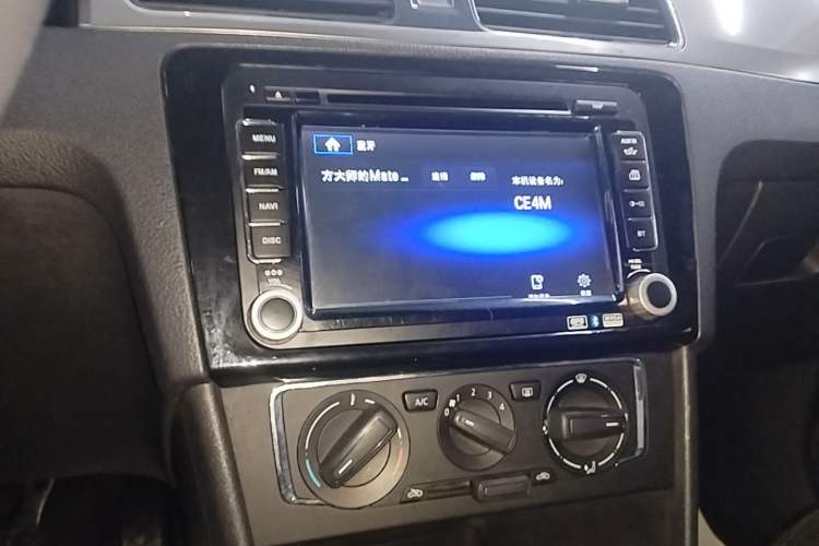 Used Volkswagen Santana 2013 1.6L Automatic Comfort Edition Audio And AC Panel