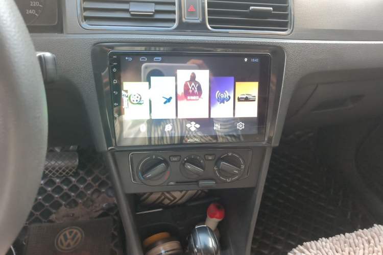 Used Volkswagen Santana 2013 1.6L Automatic Fashion Edition Audio And AC Panel
