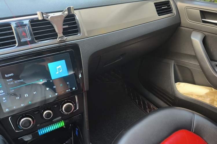 Used Volkswagen Santana 2013 1.4L Manual Comfort Edition Audio And AC Panel