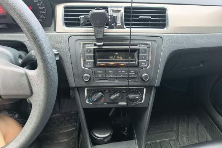 Used Volkswagen Santana 2013 1.6L Manual Comfort Edition Audio And AC Panel