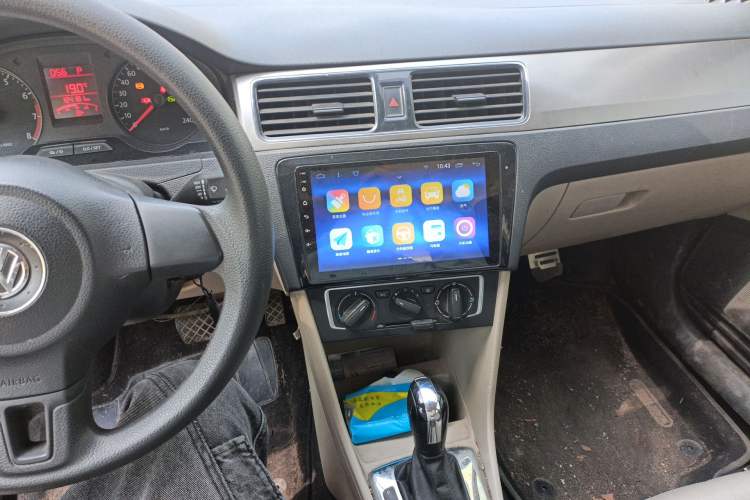 Used Volkswagen Santana 2013 1.6L Automatic Comfort Edition Audio And AC Panel