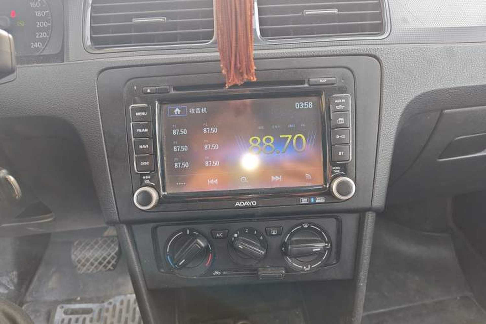 Used Volkswagen Santana 2013 1.6L Automatic Fashion Edition Audio And AC Panel