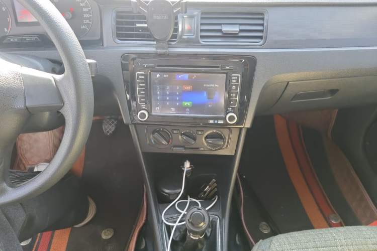 Used Volkswagen Santana 2013 1.6L Manual Fashion Edition Audio And AC Panel