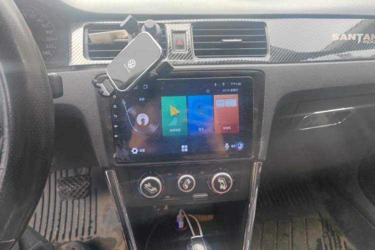 Used Volkswagen Santana 2013 1.6L Automatic Fashion Edition Audio And AC Panel