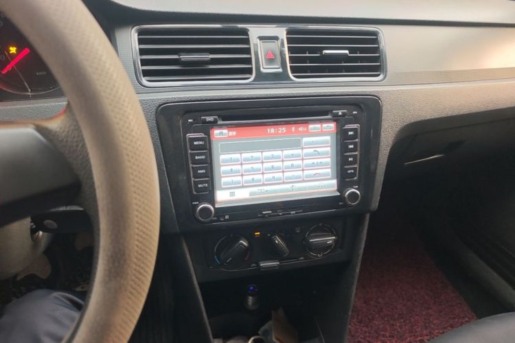 Used Volkswagen Santana 2013 1.6L Manual Fashion Edition Audio And AC Panel
