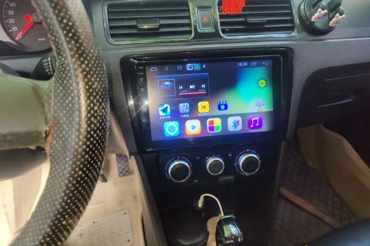Used Volkswagen Santana 2013 1.6L Automatic Fashion Edition Audio And AC Panel