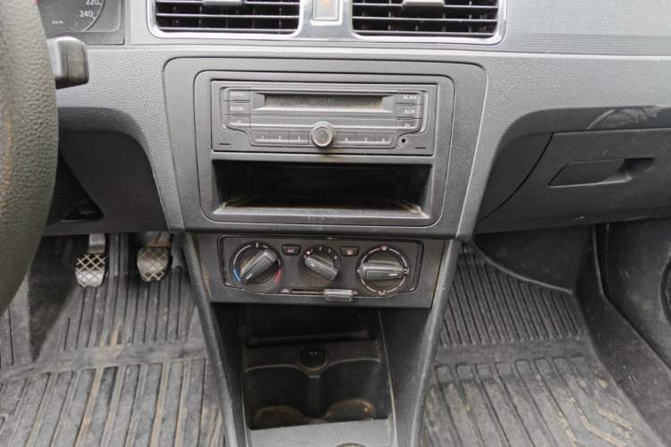 Used Volkswagen Santana 2013 1.6L Manual Fashion Edition Audio And AC Panel