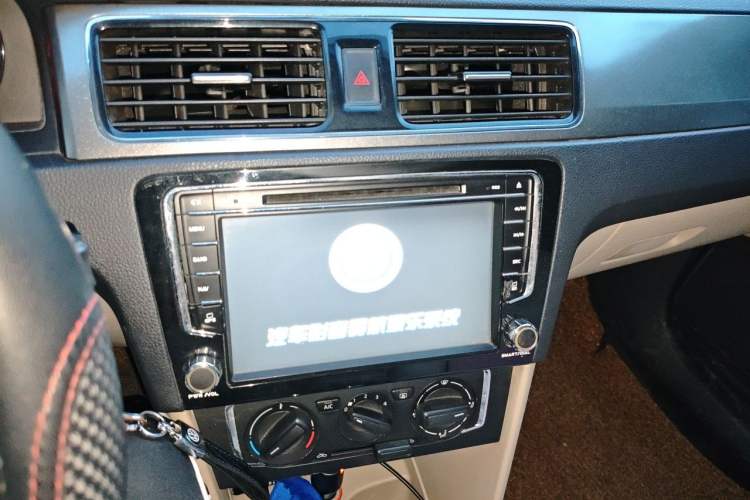 Used Volkswagen Santana 2013 1.6L Automatic Comfort Edition Audio And AC Panel